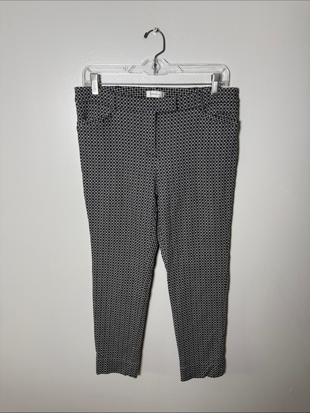 Van Heusen Black & White Geo Print Slim Ankle Pants Size 8